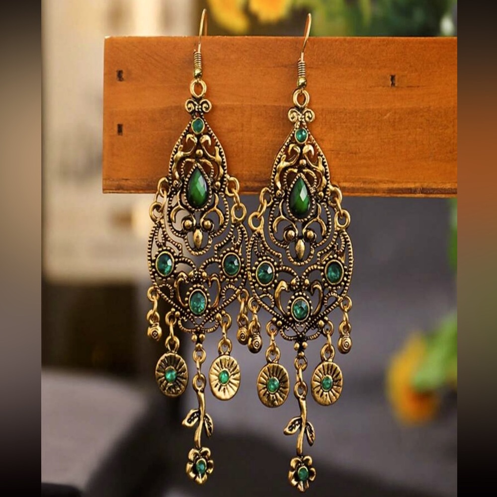 Vintage Emerald Teardrop Earrings NEW 🏷️